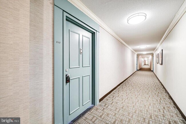 Building Photo - 205 Yoakum Pkwy