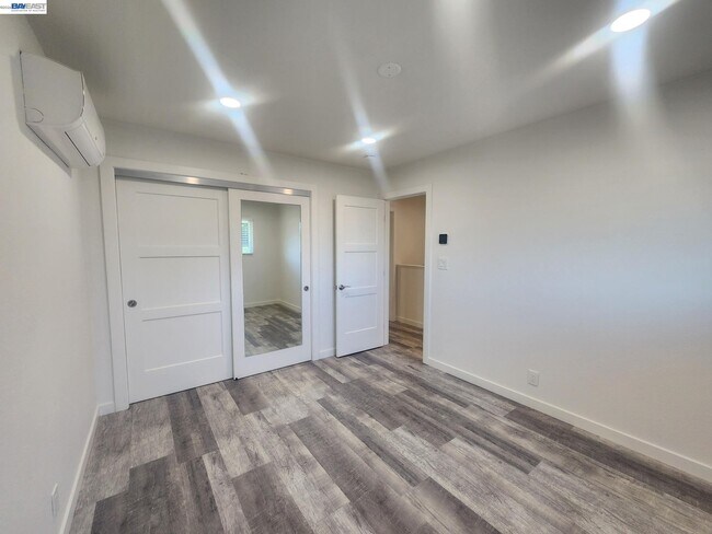 Building Photo - 749 Palomino Dr