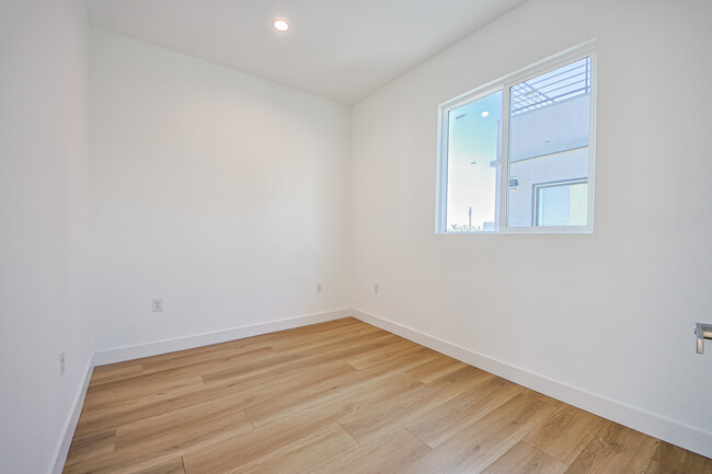 Building Photo - 11441 Hatteras St