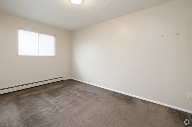 2BR, 1BA - 850SF - Jubilee Apartments
