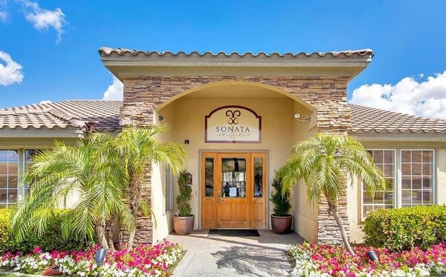 Building Photo - Beautiful Condominium in Gated Community in Canyon Crest!