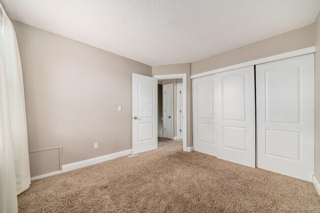 Building Photo - 5052 Stoneybrook Blvd