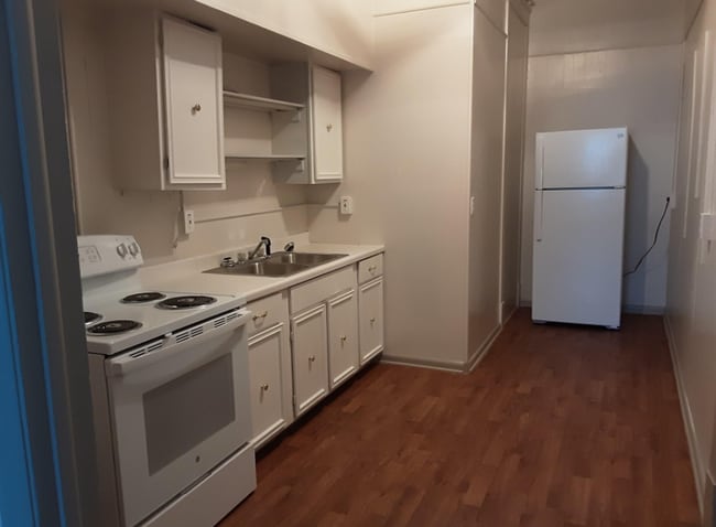 Building Photo - 847 1/2 Massachusetts