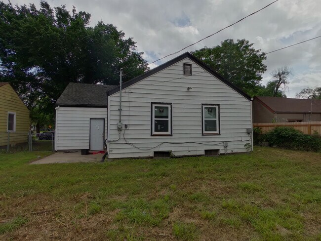 Building Photo - 2020 E Murdock St, Wichita, KS 67214