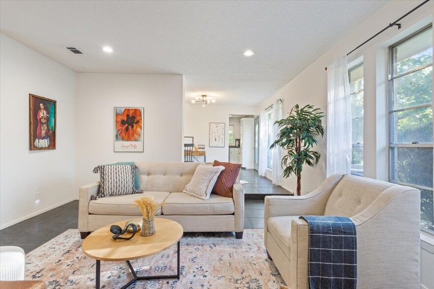 Building Photo - 12205 Midland Walk