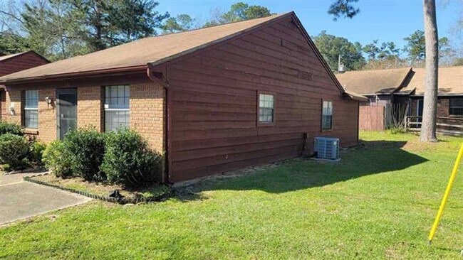 Building Photo - 2300 Hartsfield Way