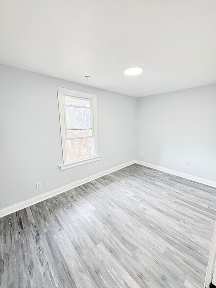 Building Photo - 932 Waverly Ave