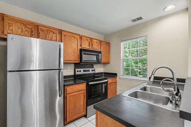 Building Photo - 3238 Summercroft Ln