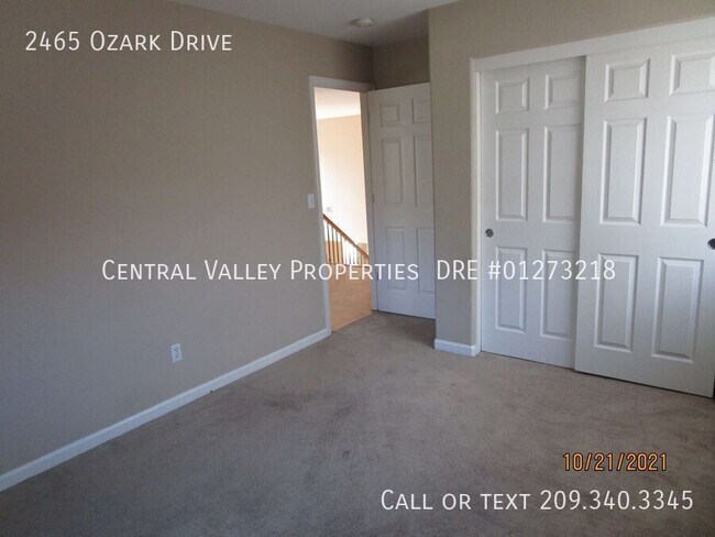 Building Photo - 2465 Ozark Dr