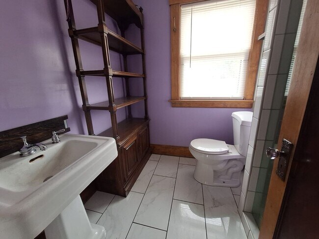 Building Photo - 109 Daniels St