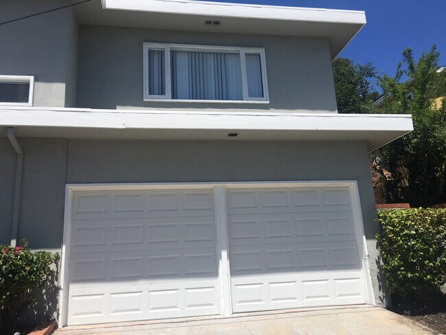 Building Photo - Brand New Spacious Oakland Hills home