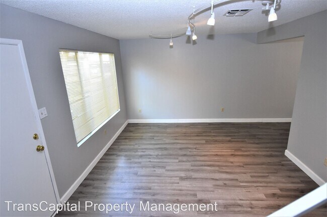 Building Photo - 8867 Salmon Falls Dr