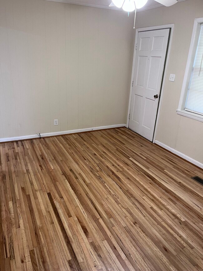 Living Room - 404 Ingram Ave W