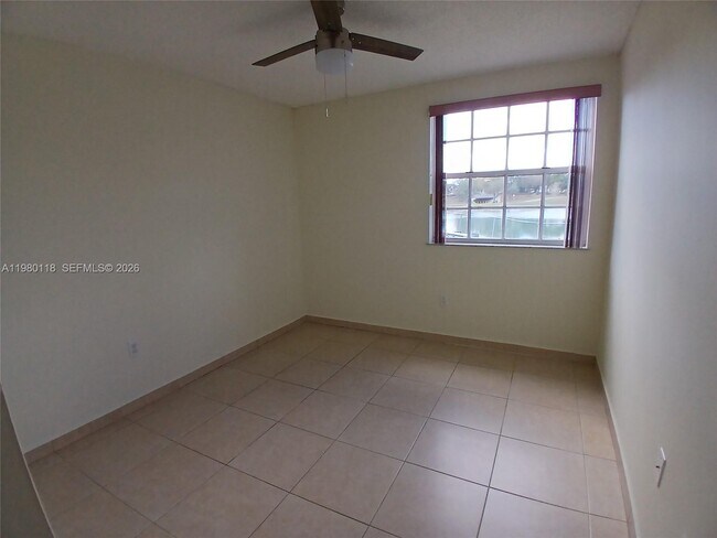 Building Photo - 9735 Fontainebleau Blvd