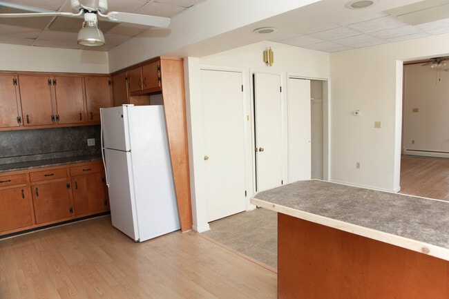 Building Photo - Large 3 Bedroom + Bonus Room with Laundry ...