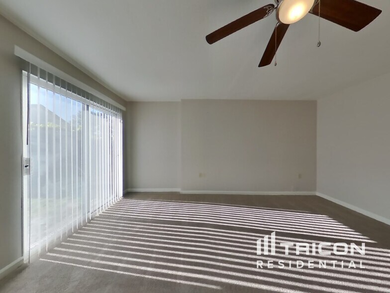 Building Photo - 2749 El Rey St