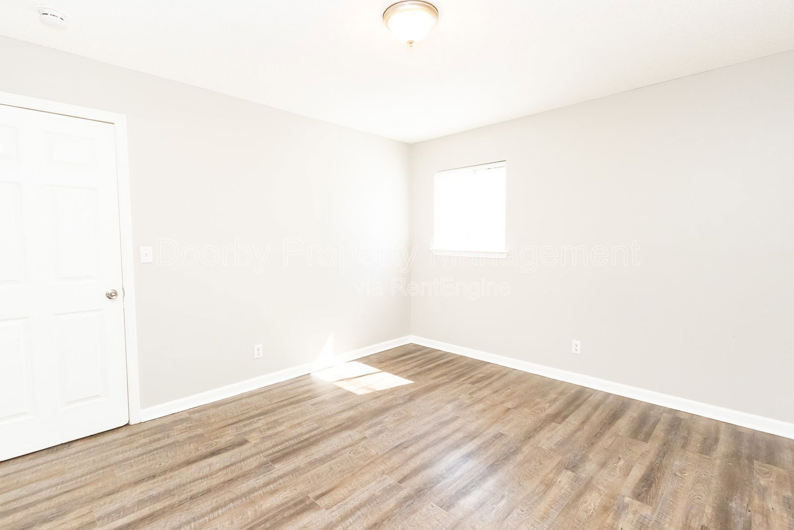 Building Photo - 901 Forest Dale Ln