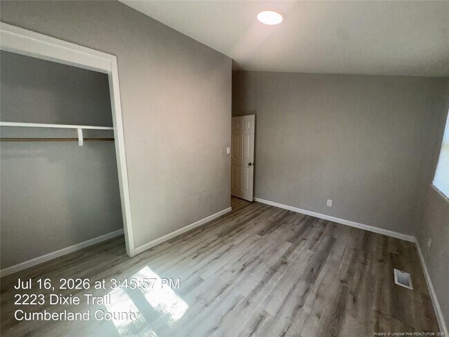 Building Photo - 2223 Dixie Trail