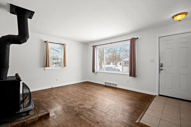 Building Photo - 4521 Thorncroft Ave