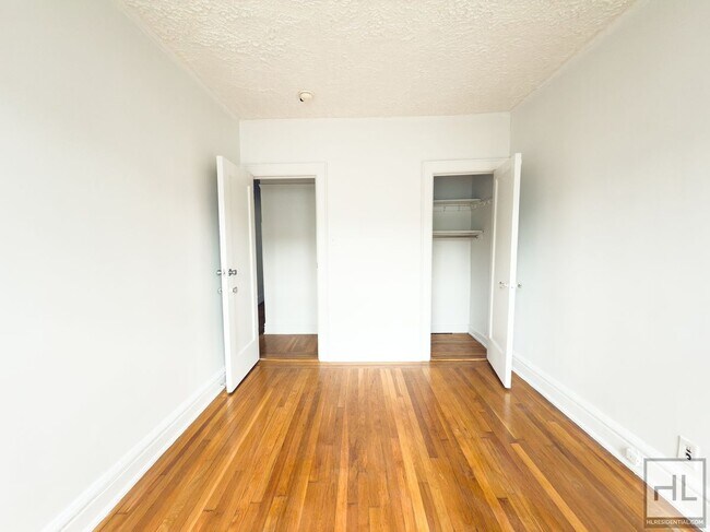 Building Photo - Beautifully Renovated 3-Bedroom with Priva...