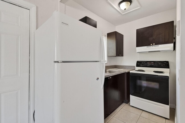 Building Photo - 1257 W 35th St