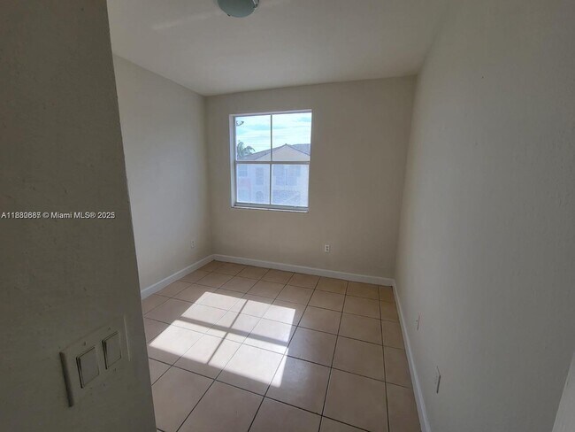 Building Photo - 2900 SE 17th Ave