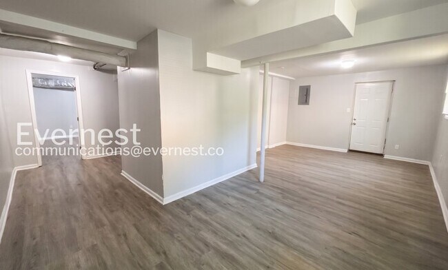 Building Photo - 1935 Lathrop St SE