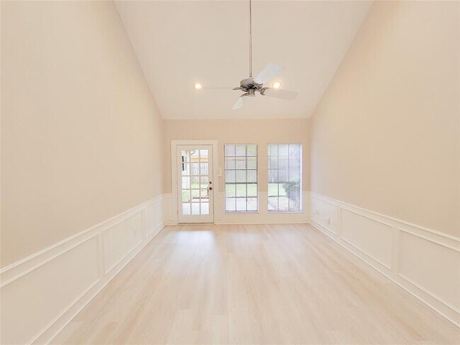 Building Photo - 12910 Golden Rainbow Dr
