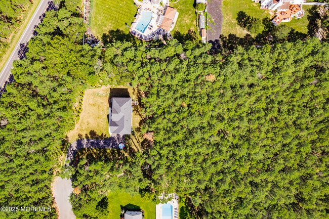 Building Photo - 1561 Scranton Ave