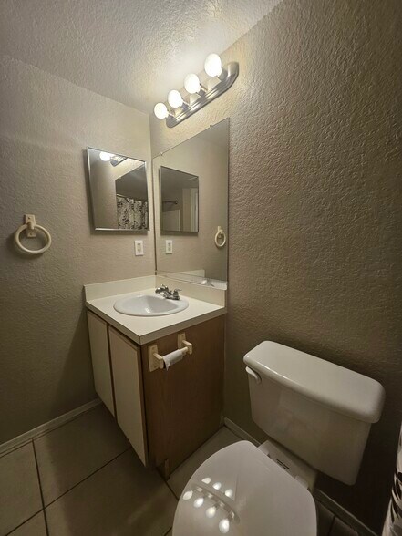 Building Photo - 2213 Grand Cayman Ct