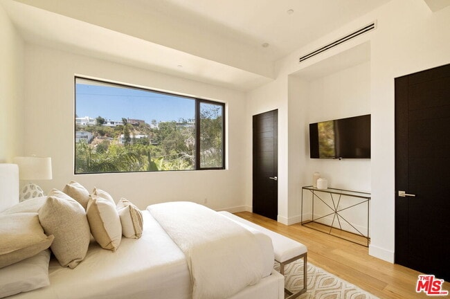 Building Photo - 1516 Forest Knoll Dr