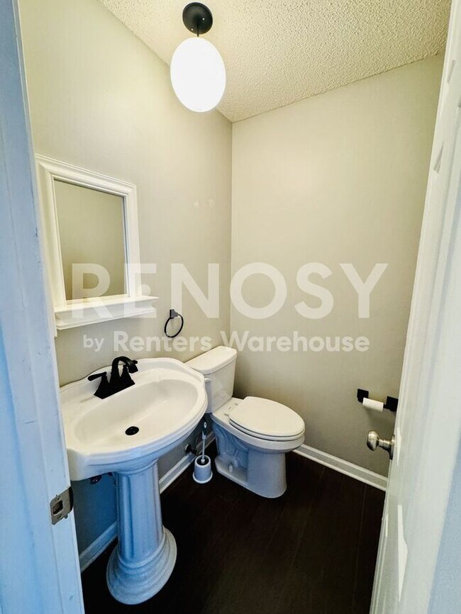 Building Photo - 1308 Landmark Trail S