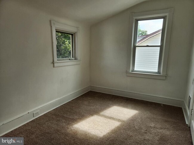 Building Photo - 126 Paine St
