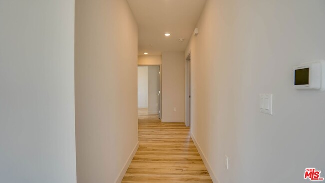 Building Photo - 1540 S Hayworth Ave