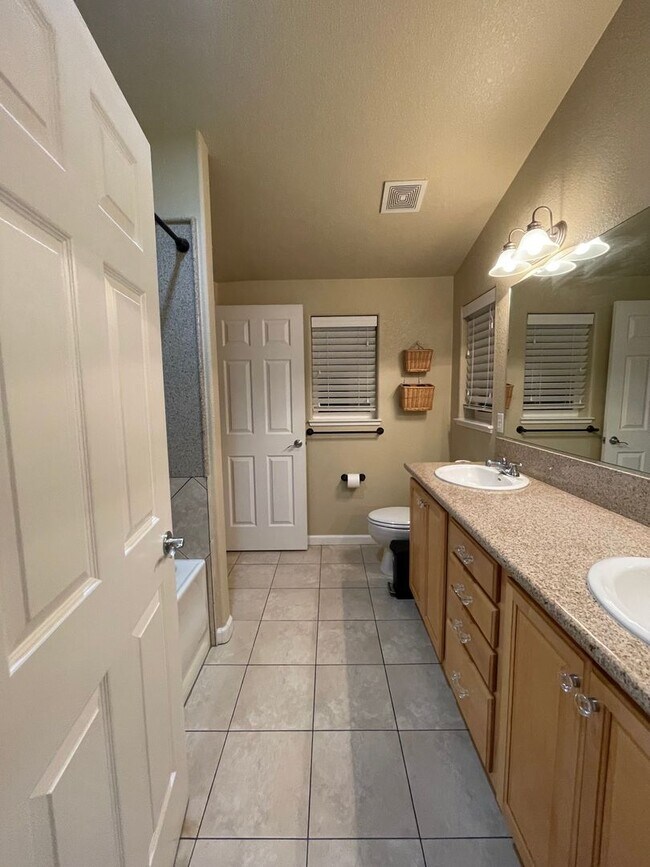 Building Photo - Beautiful home in Sparks- Gated community!