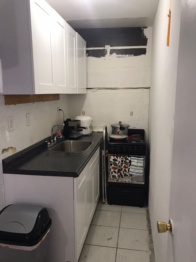 Newly Remodelled Kitchennette 01 - 1380 Seaview