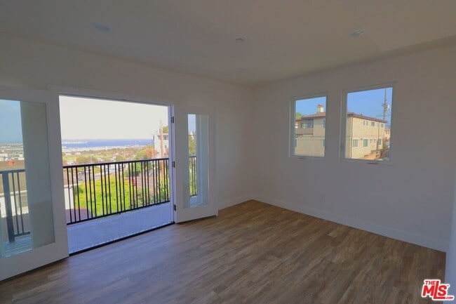 Building Photo - 778 W 25th St