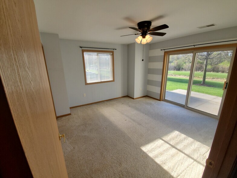 2nd Bedroom - 967 Roseland Dr