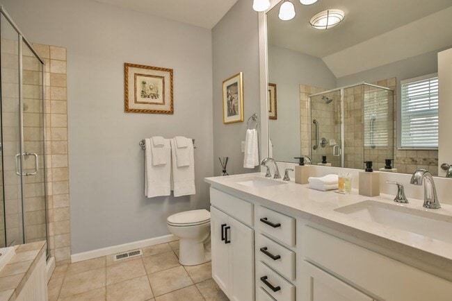 Building Photo - Gorgeous- Fully Furnished Home in Holmes Harbor, Pet Friendly and Landscape Included!