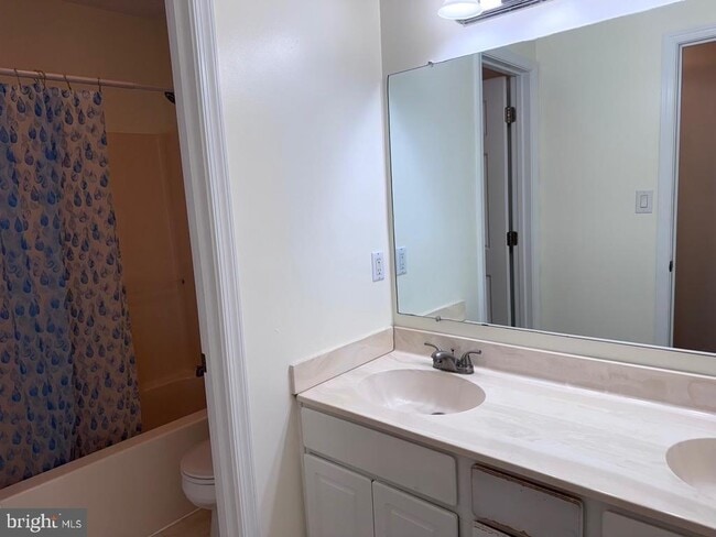 Building Photo - 2639 Middle Rd