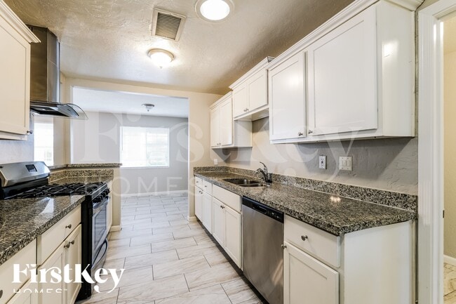 Building Photo - 1308 W Elm St