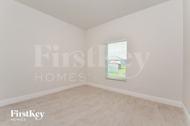 Building Photo - 1424 NE 1st Ave