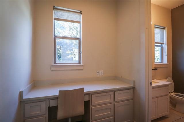 Building Photo - 3010 Zenia Dr