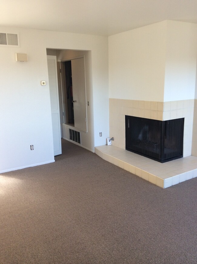 Building Photo - COLLEGE GROVE #98