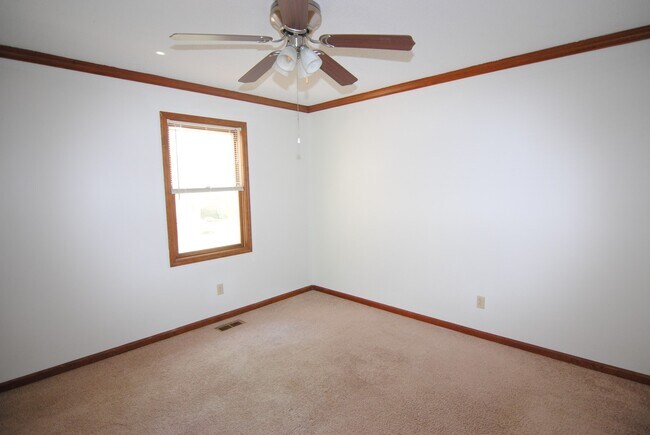 Building Photo - Spacious Rental in Sherwood