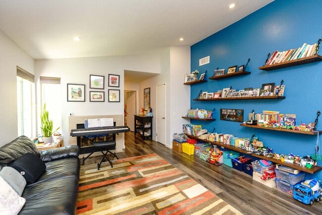 Building Photo - 4 Bedroom Home with Attached ADU in Scripps Ranch