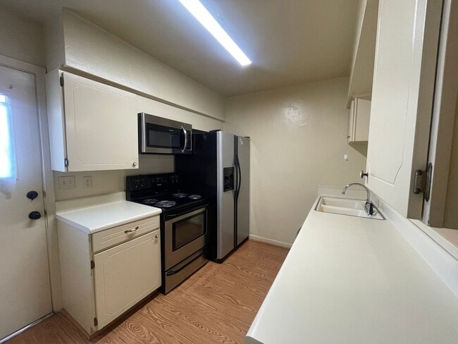 Building Photo - Move-In Ready and Waiting For You!
