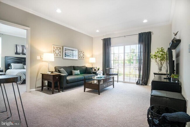 Building Photo - 1221 Sierra Dr