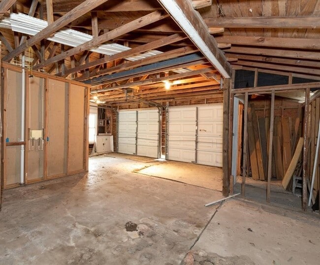 Building Photo - 616 17th Ave N