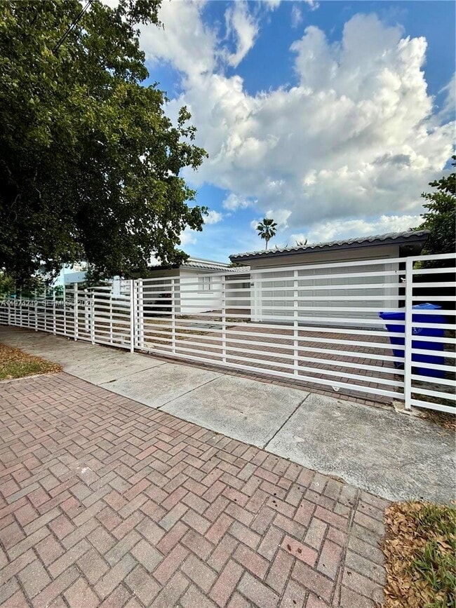 Building Photo - 1240 NE 83rd St